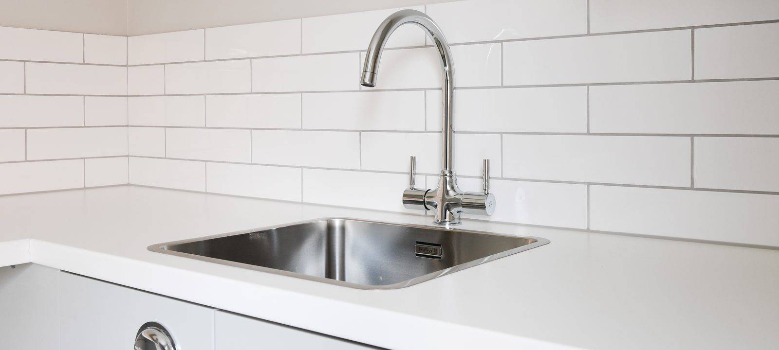 Adana White - Fine long metro tile