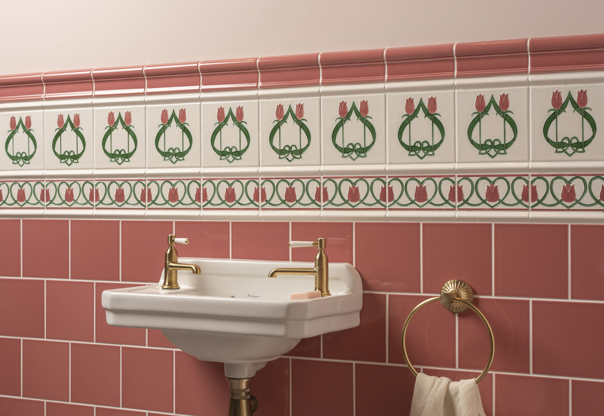 Artworks_Elysee-on-Vintage-White-IM-0030946-Border-IM-0030949-with-Duchy-Pink-Field-Tiles-and-Mouldings